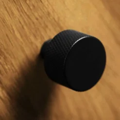 160x90x50 Sideboard in Nussbaumfarben lackiert - Nadelle