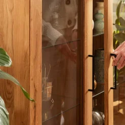 97x125x45 Skandi Vitrine mit vier Schubladen - Kerfa